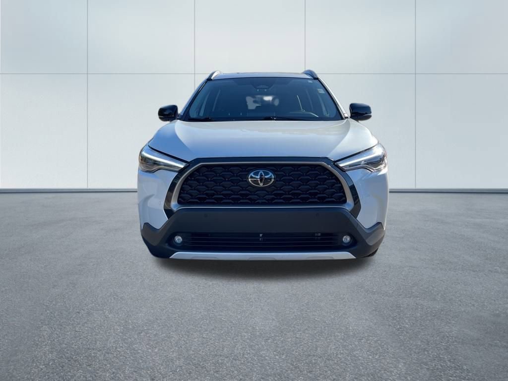 Certified 2025 Toyota Corolla Cross XLE image 3