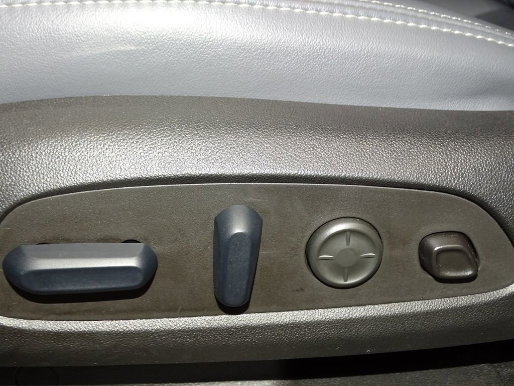 Used 2024 Buick Enclave Premium image 25