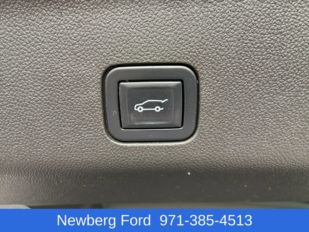Used 2021 Chevrolet Suburban Z71 w/ Luxury Package AWD/4WD image 38
