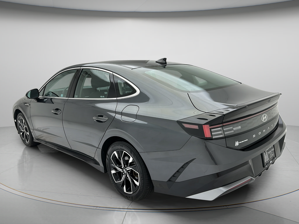 Used 2025 Hyundai Sonata SEL FWD image 4