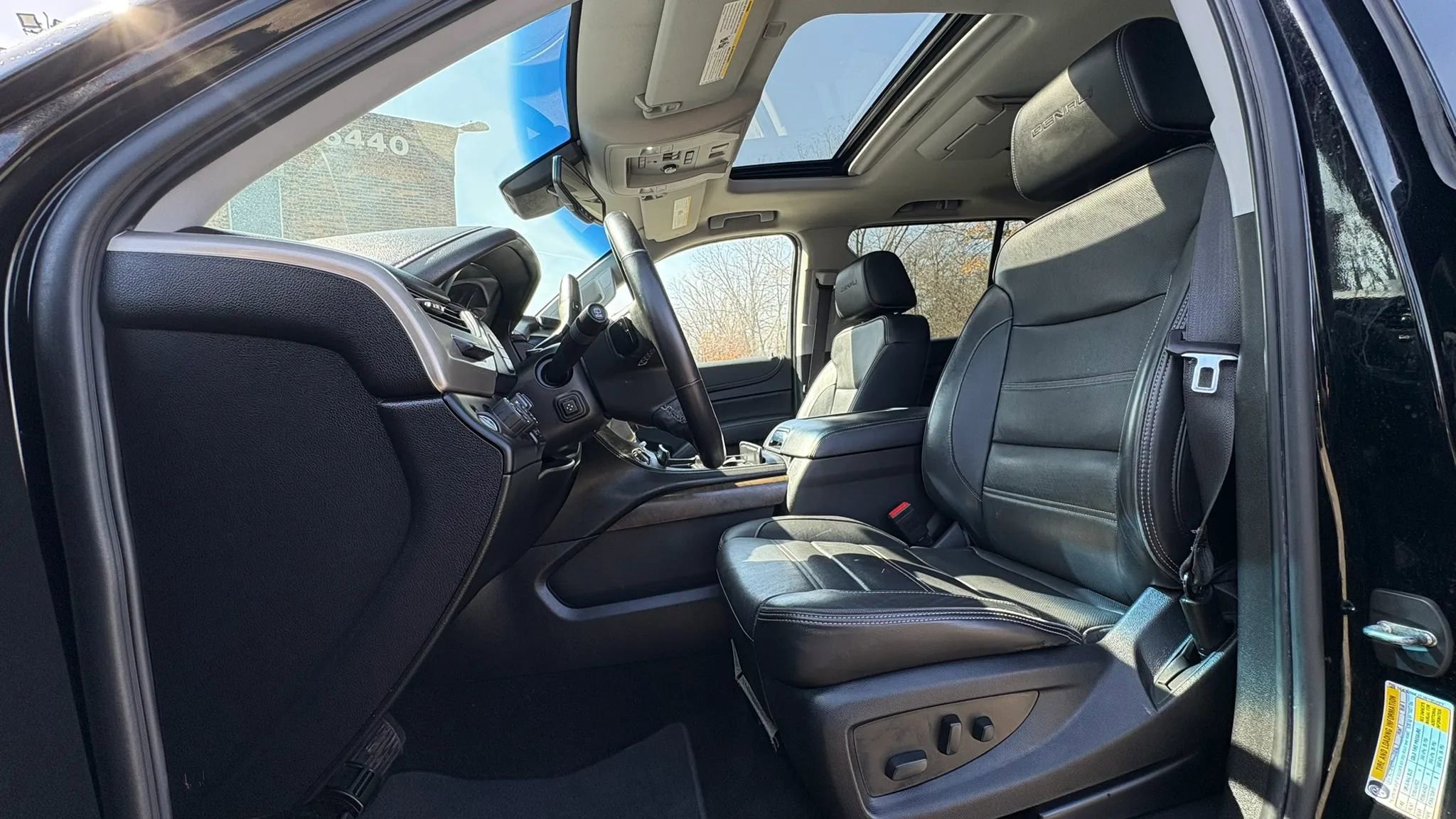 Used 2018 GMC Yukon XL Denali w/ Denali Ultimate Package image 24