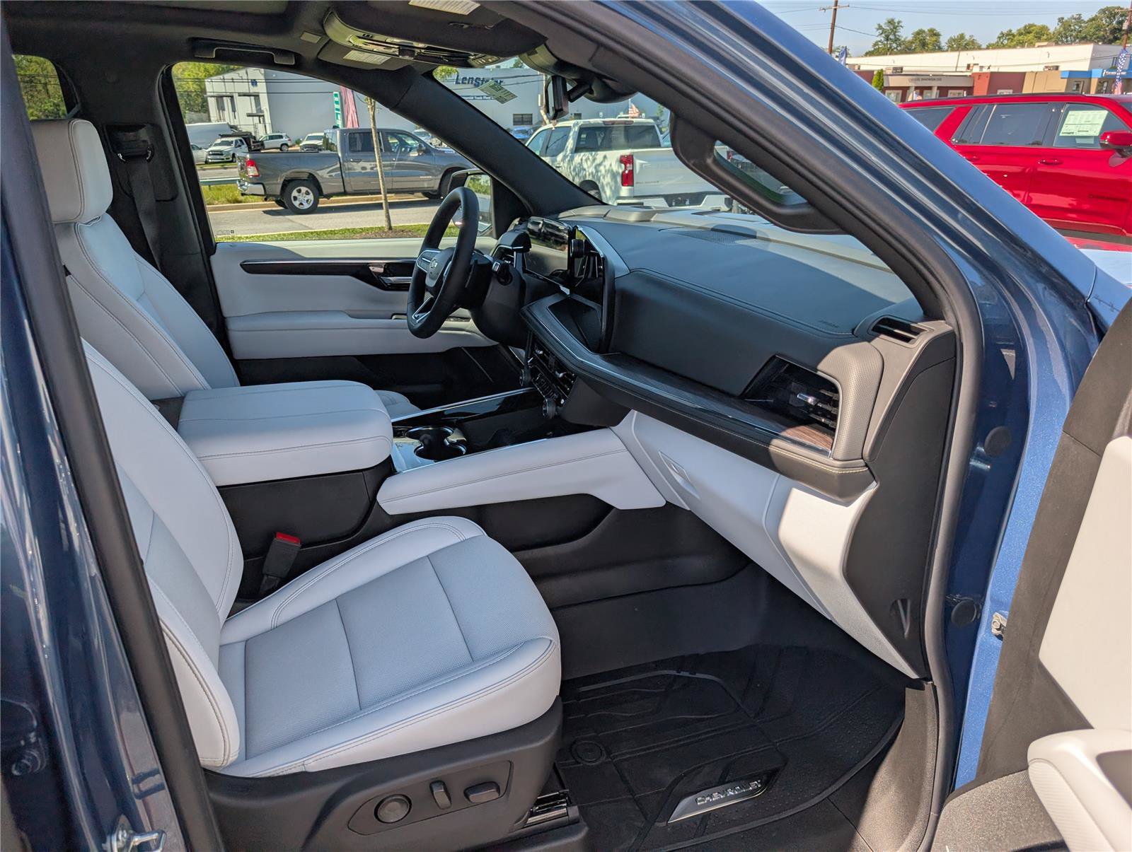 New 2026 Chevrolet Tahoe Premier w/ Sun And Tow Package AWD/4WD image 7