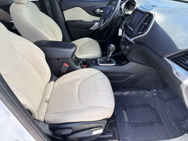 Used 2017 Jeep Cherokee Latitude FWD image 18