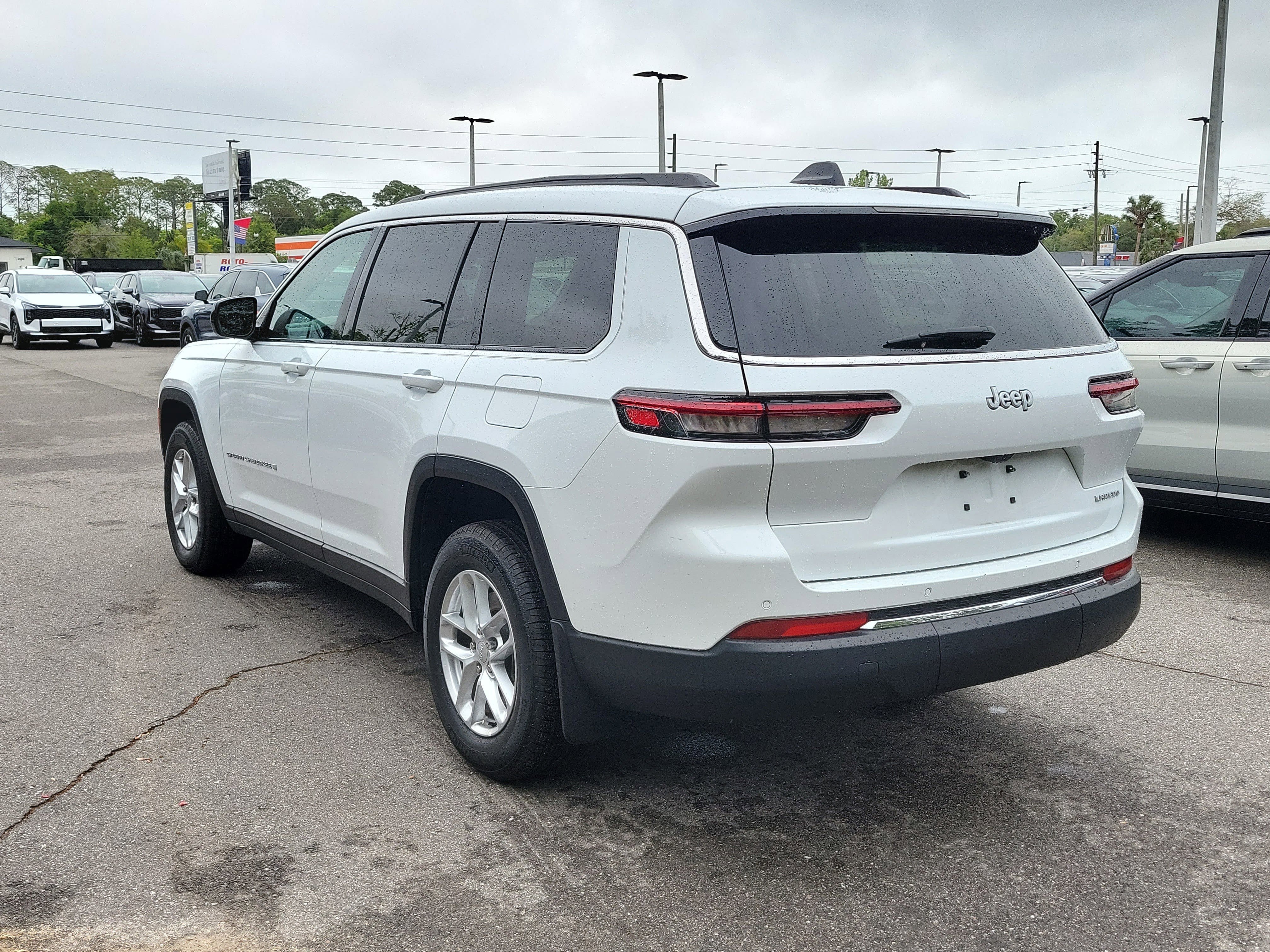 Used 2025 Jeep Grand Cherokee L Laredo w/ Trailer Tow Package RWD image 4