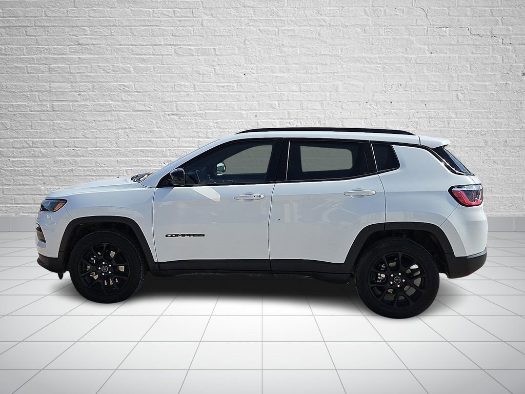 Used 2026 Jeep Compass Latitude w/ Quick Order Package 29K AWD/4WD image 2