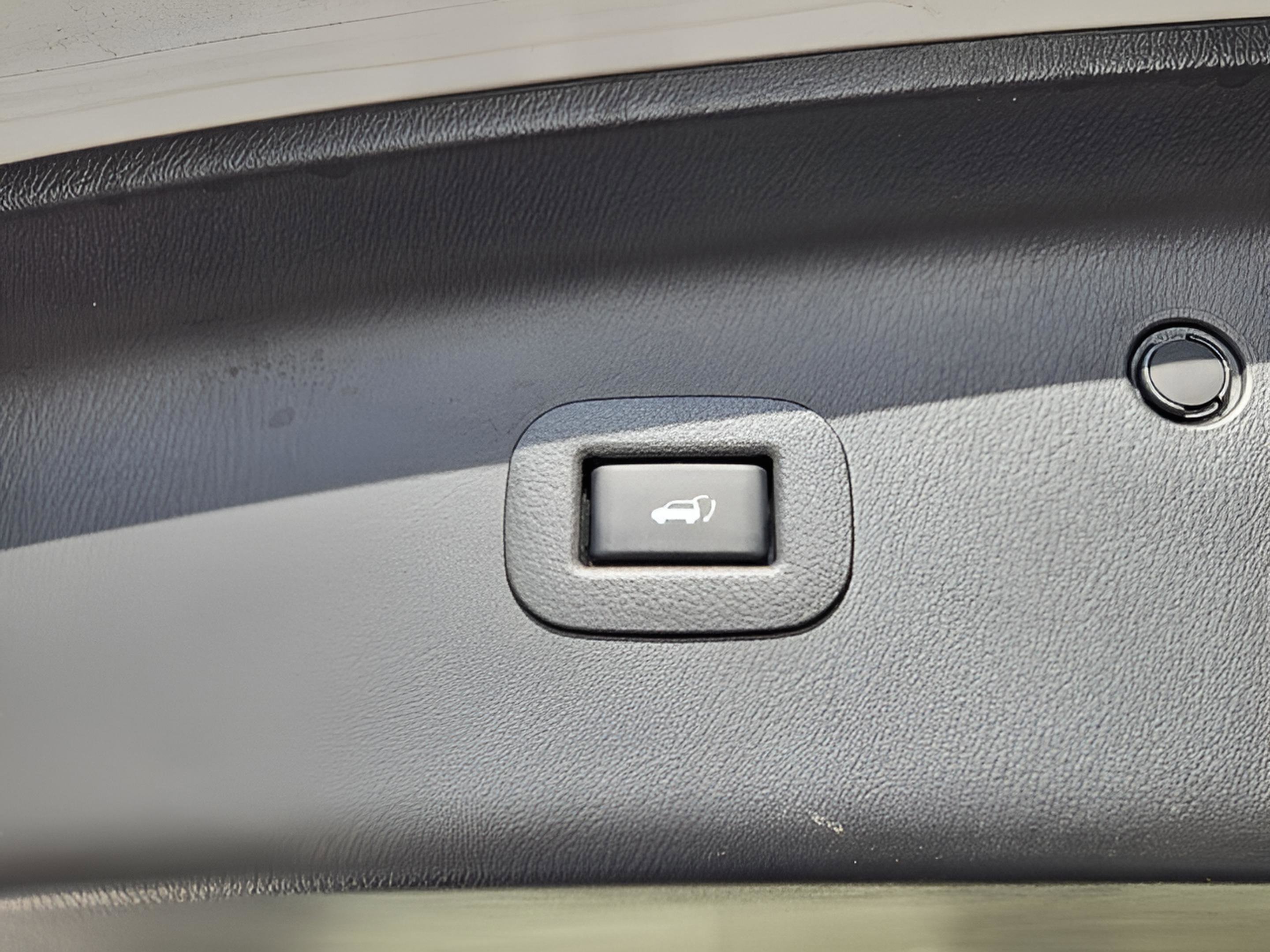 Used 2023 INFINITI QX80 Premium Select w/ All-Season Package image 31