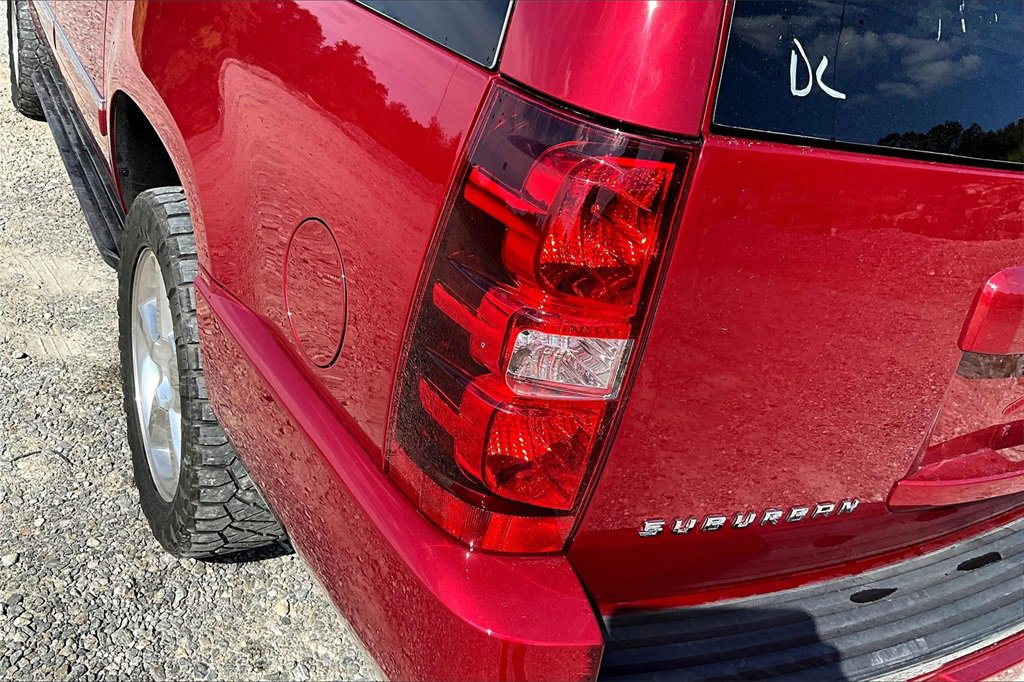 Used 2014 Chevrolet Suburban LTZ image 30