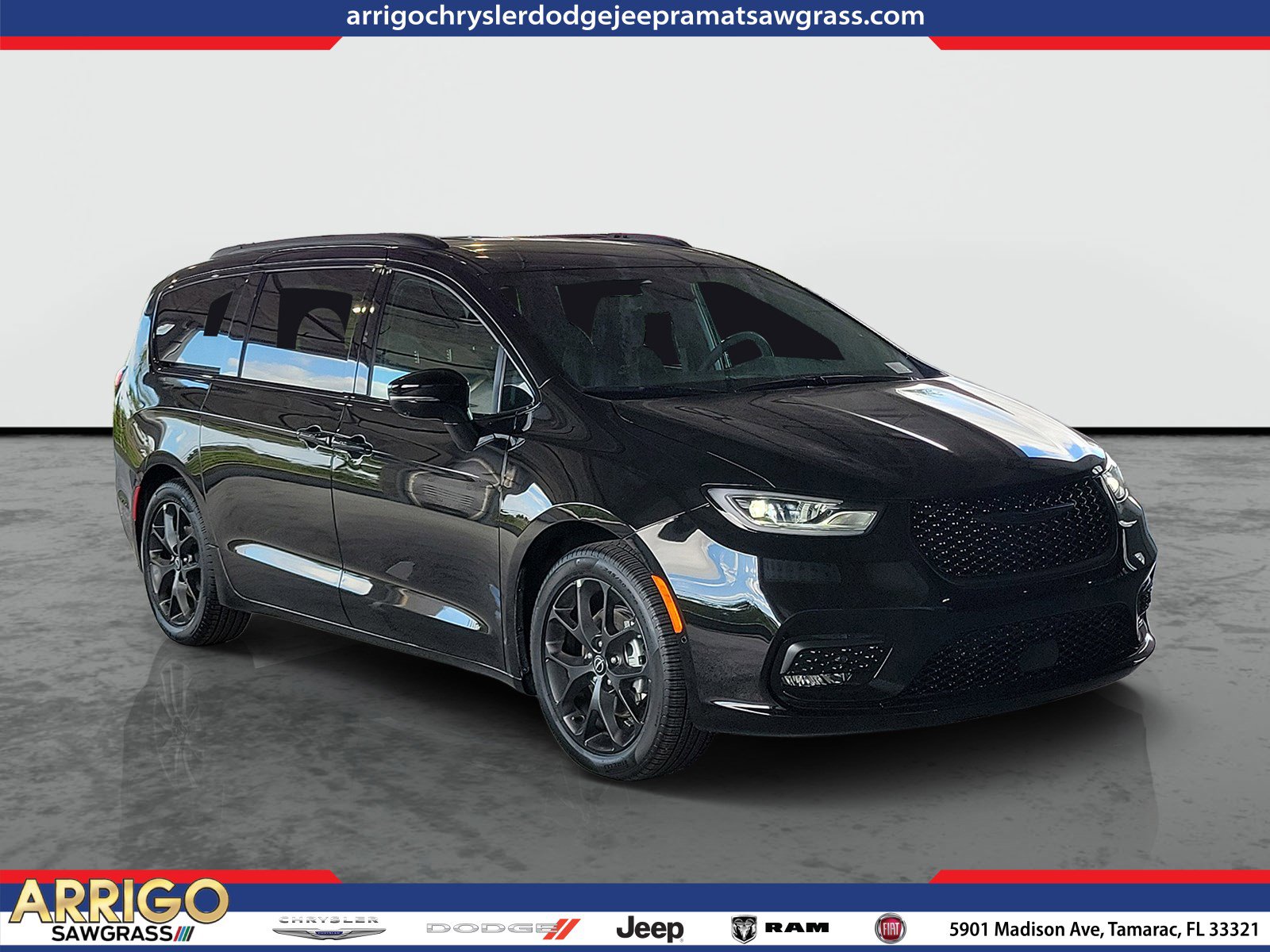 New 2026 Chrysler Pacifica Select w/ S Appearance Package