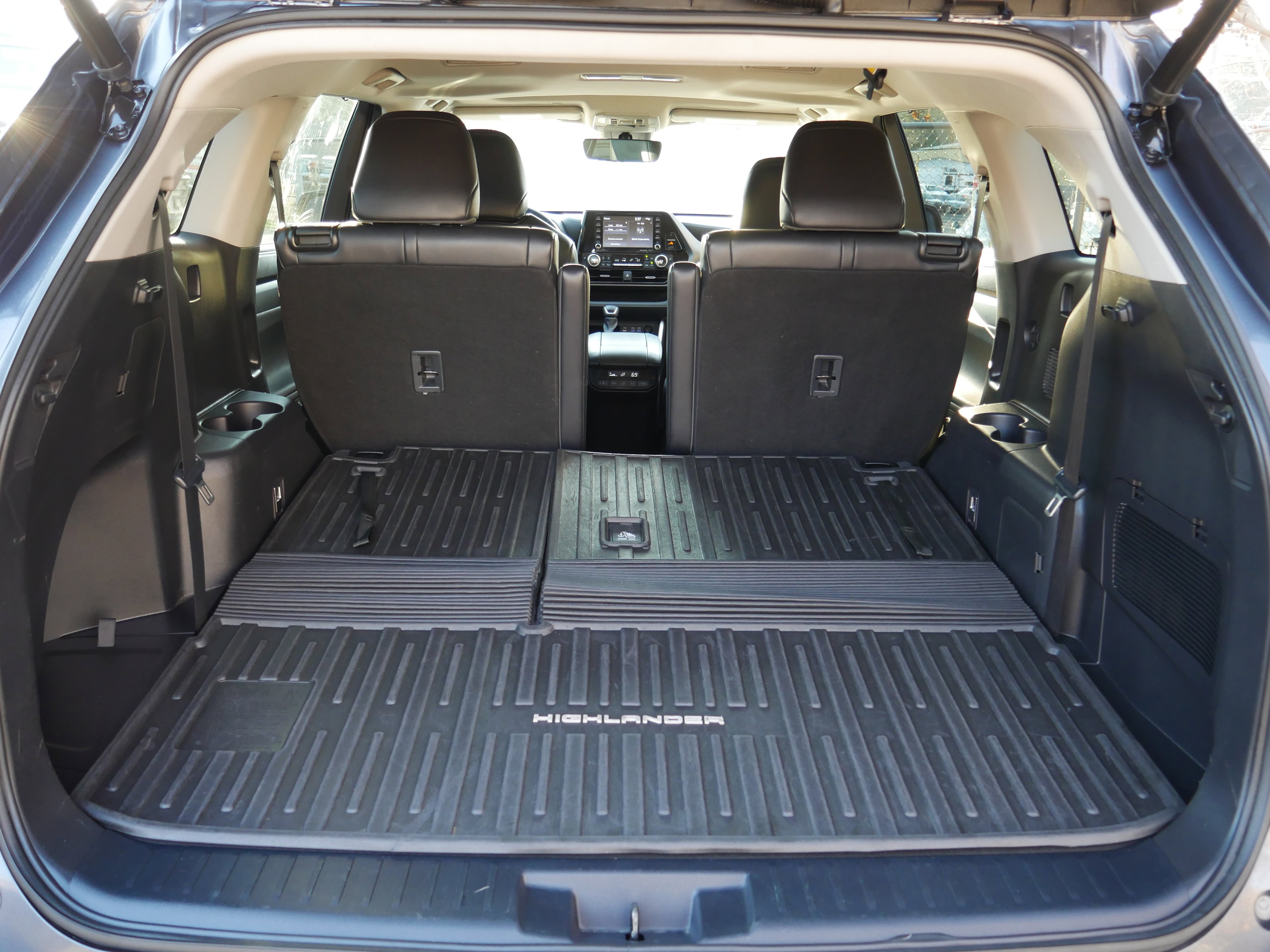 Used 2022 Toyota Highlander XLE image 25