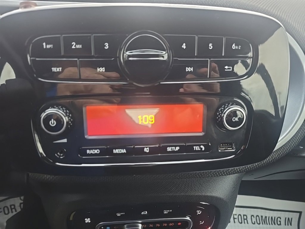 Used 2016 smart fortwo passion image 11