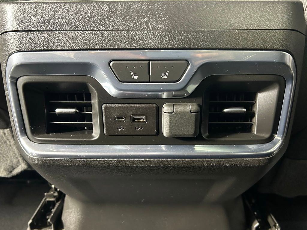 Used 2023 GMC Sierra 3500 AT4 image 18
