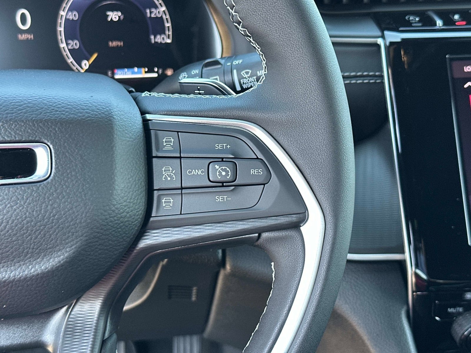 New 2025 Jeep Grand Cherokee Altitude AWD/4WD image 30