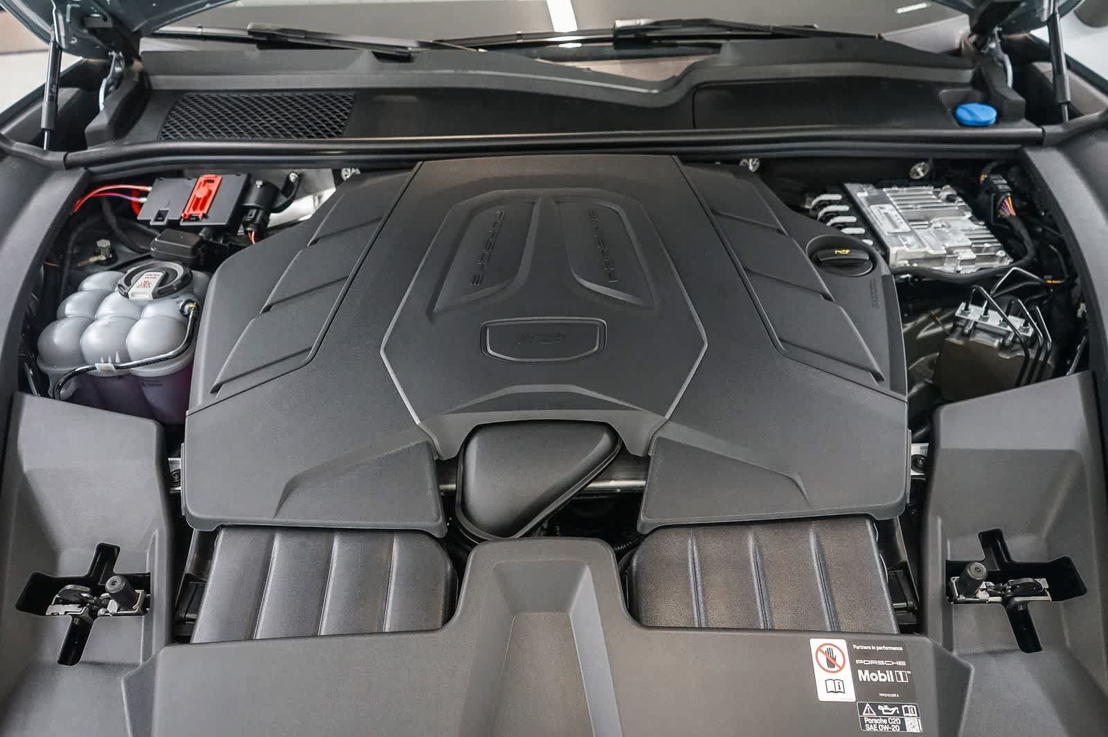 New 2026 Porsche Cayenne Coupe AWD/4WD image 31