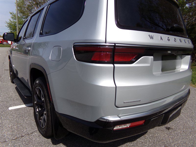 Used 2023 Jeep Wagoneer Series III w/ Convenience Group I AWD/4WD image 8