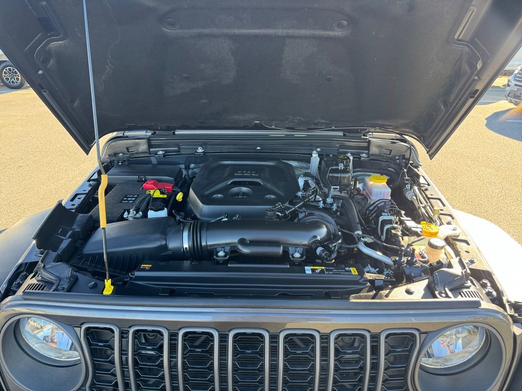 Used 2025 Jeep Wrangler Sport S image 19