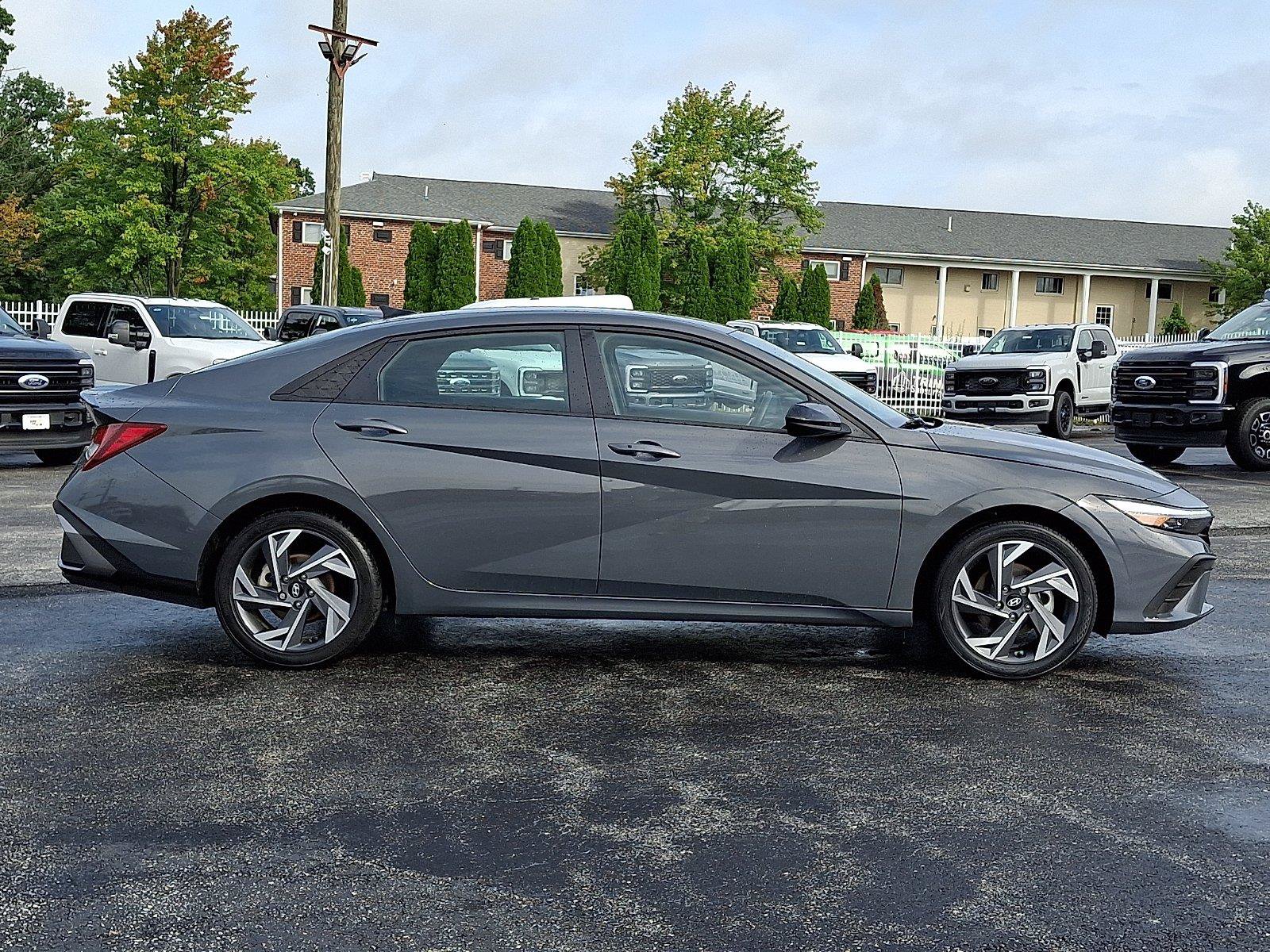 Used 2025 Hyundai Elantra Sport FWD image 9