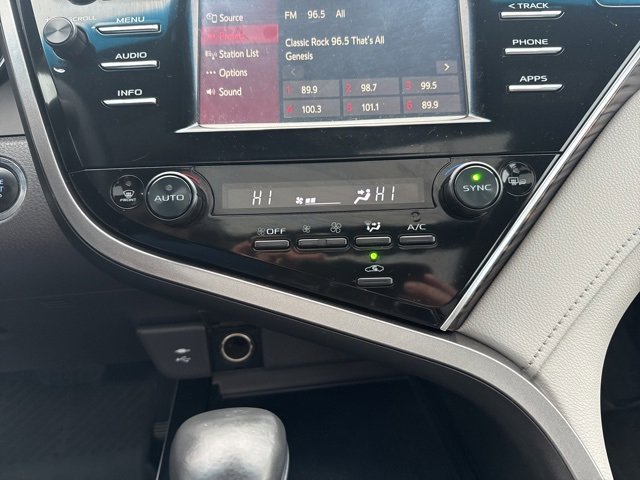 Used 2018 Toyota Camry XLE image 17