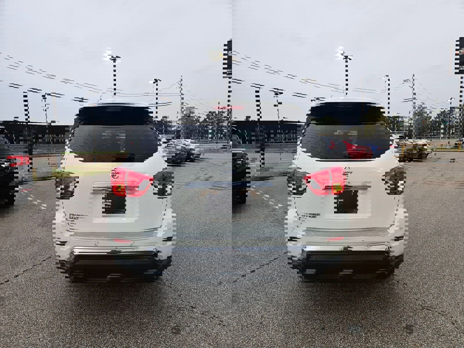 Used 2020 Nissan Pathfinder S image 4