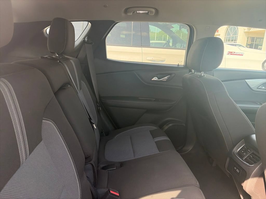 Used 2025 Chevrolet Blazer LT FWD image 9