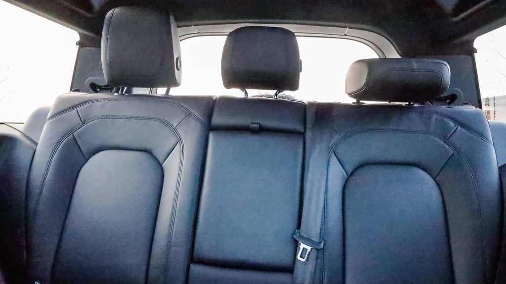 Used 2023 Land Rover Defender 90 S image 24