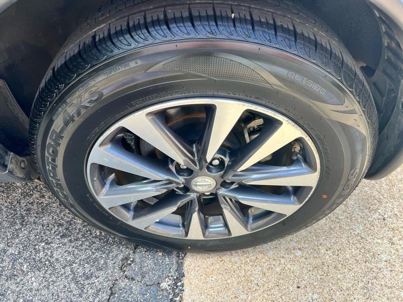 Used 2017 Nissan Juke S FWD image 19