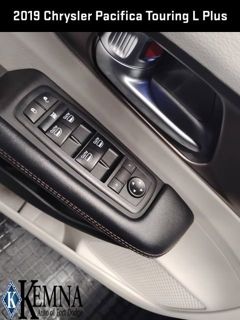 Used 2019 Chrysler Pacifica Touring-L Plus image 8