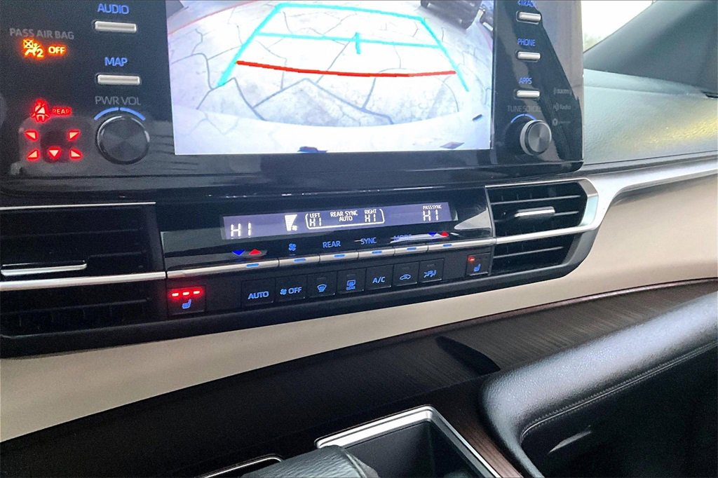 Certified 2021 Toyota Sienna XLE image 14
