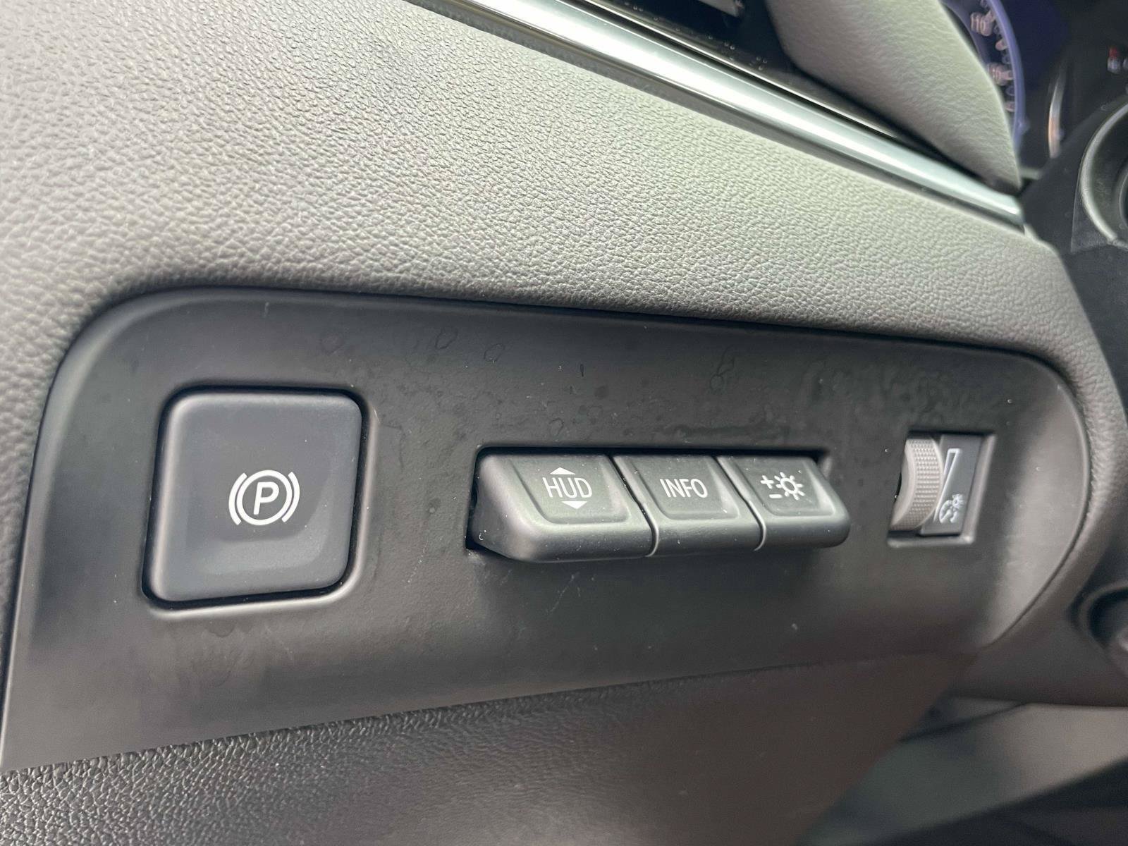 Used 2022 Buick Enclave Avenir w/ Trailering Package, 5000 lbs. AWD/4WD image 18