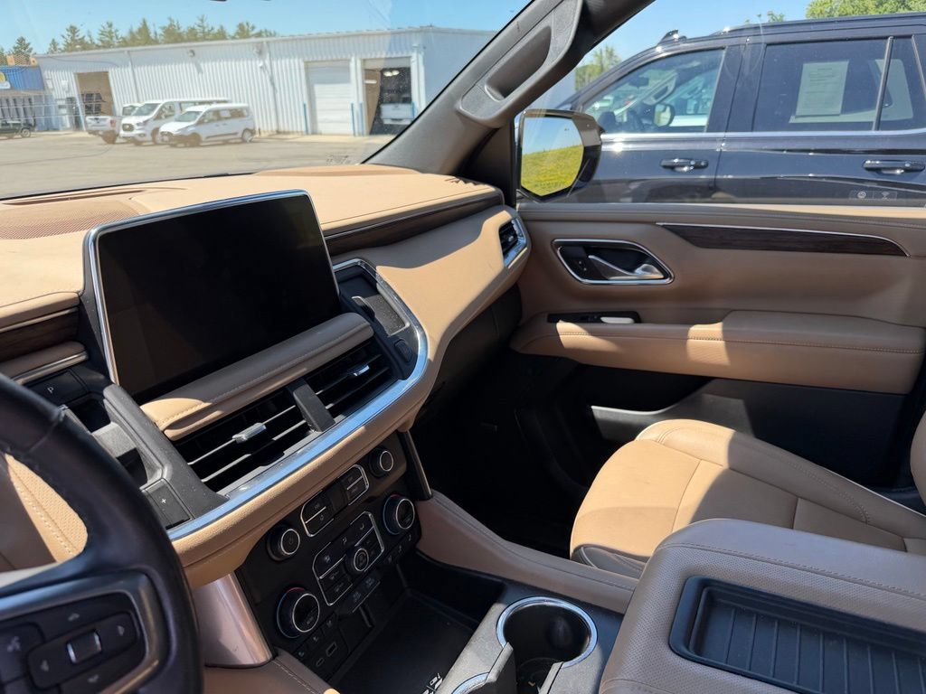 Used 2024 Chevrolet Suburban Premier AWD/4WD image 16