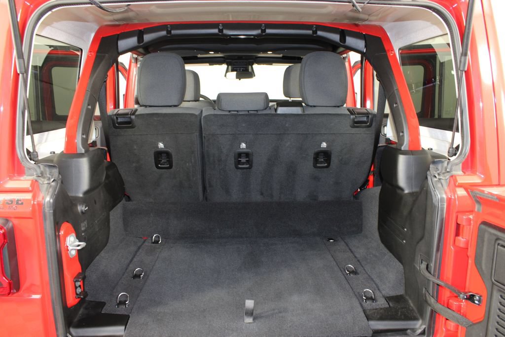 Used 2025 Jeep Wrangler Unlimited Sahara w/ Safety Group AWD/4WD image 17