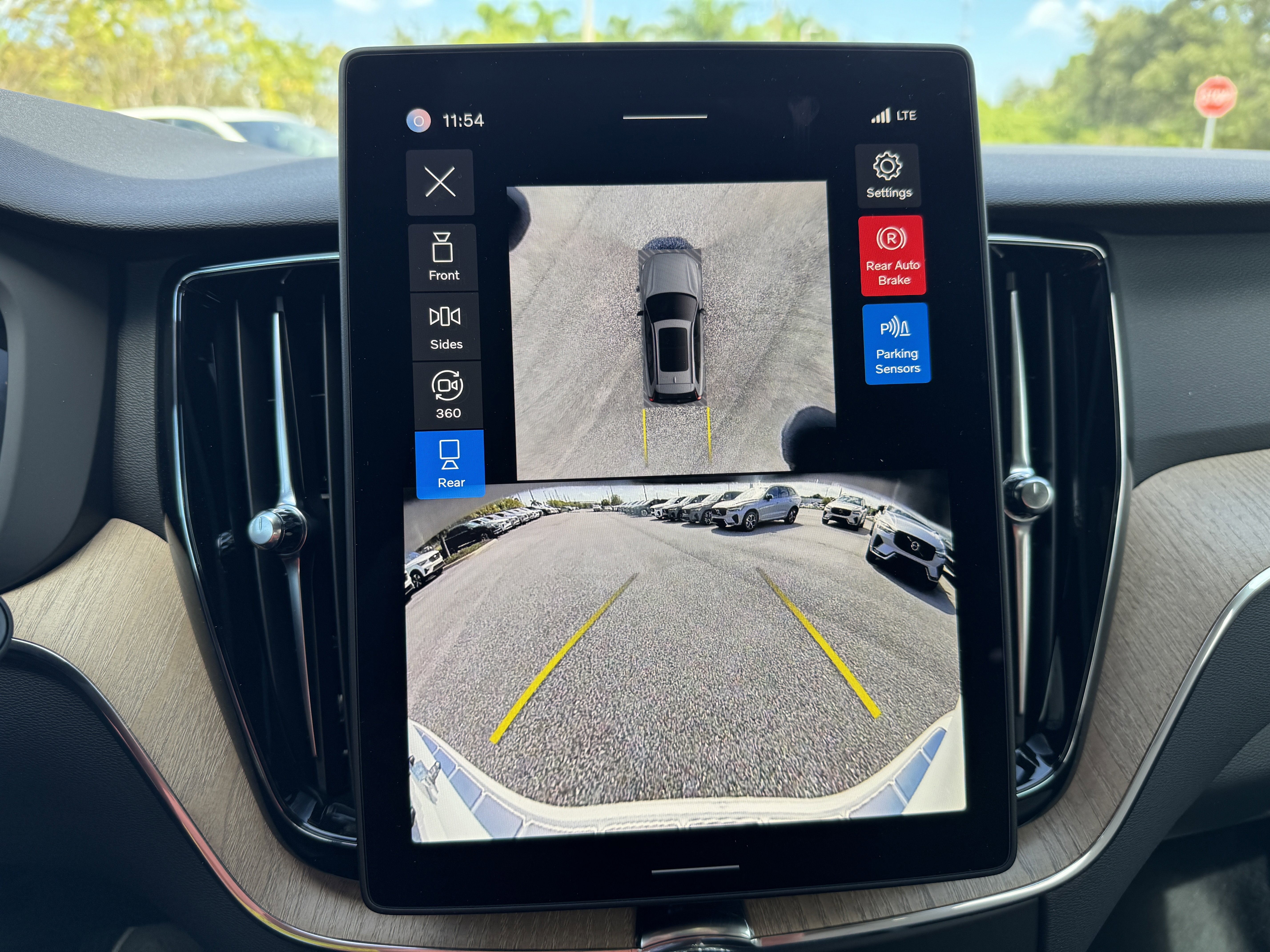 New 2026 Volvo XC60 B5 Plus w/ Protection Package Premier image 23