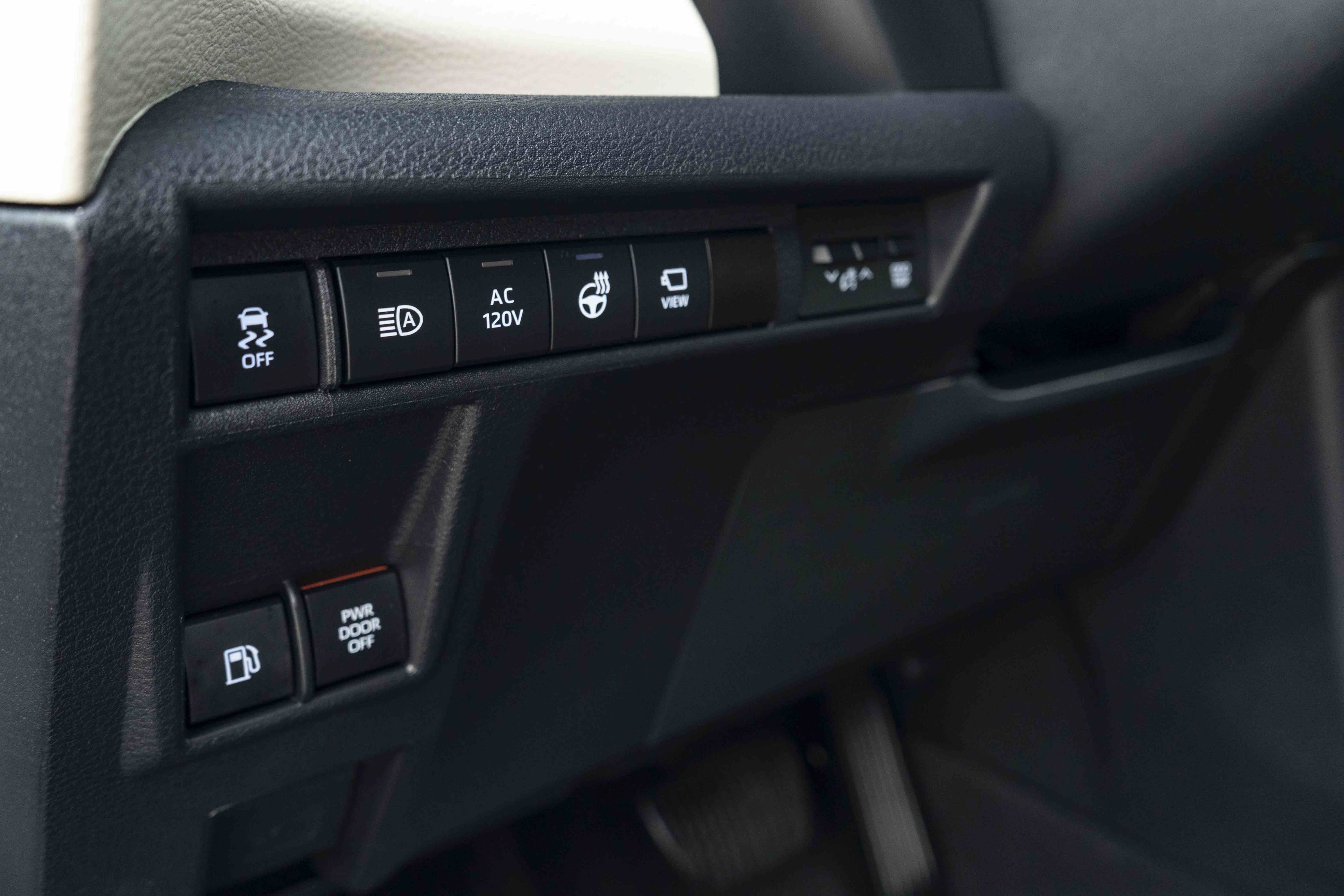 Used 2024 Toyota Sienna Platinum FWD image 43