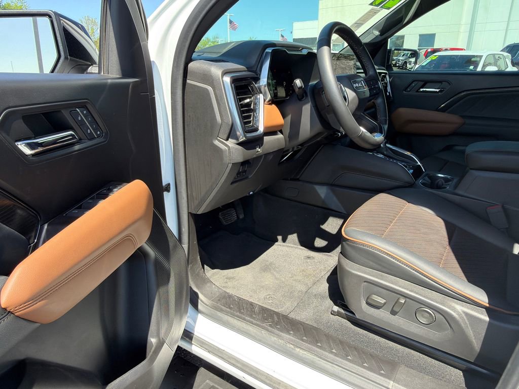 Used 2024 GMC Canyon AT4 w/ AT4 Premium Package AWD/4WD image 22