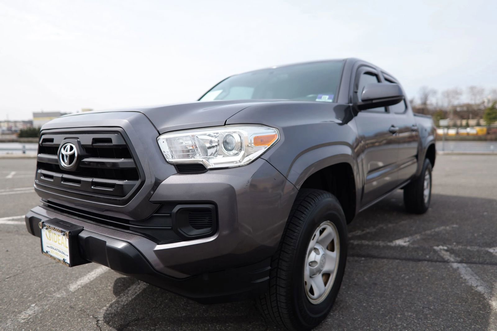 Used 2016 Toyota Tacoma SR RWD image 4