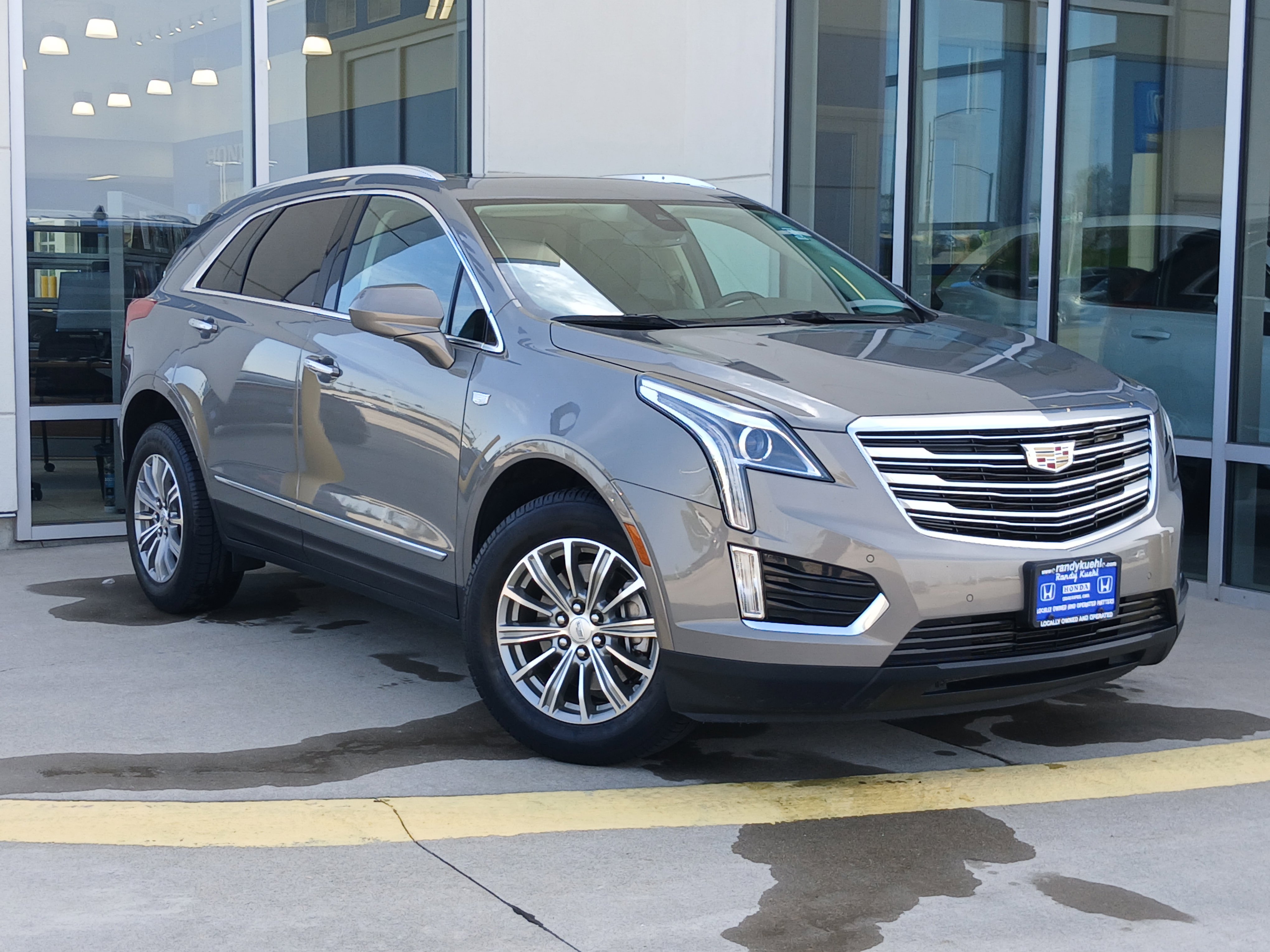 Used 2017 Cadillac XT5 Luxury w/ Driver Awareness Package AWD/4WD image 1