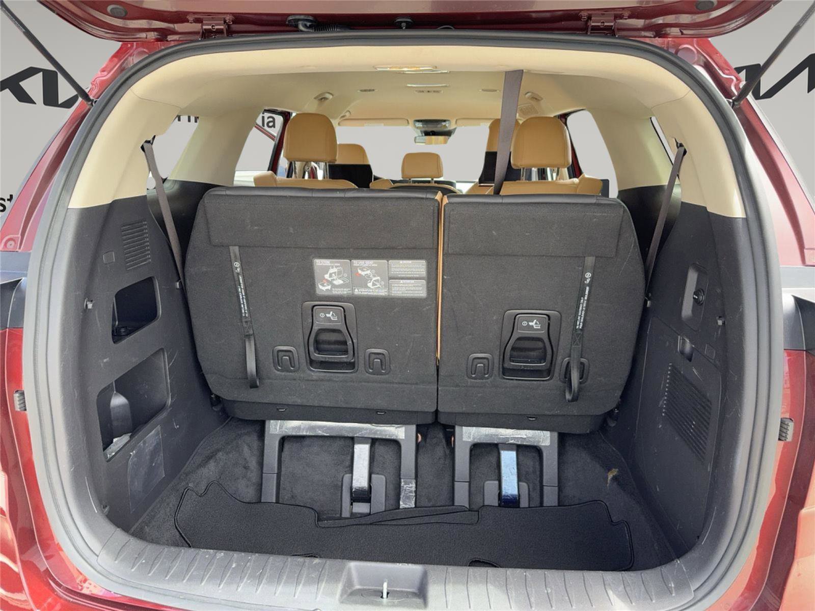 Used 2023 Kia Carnival LX FWD image 28