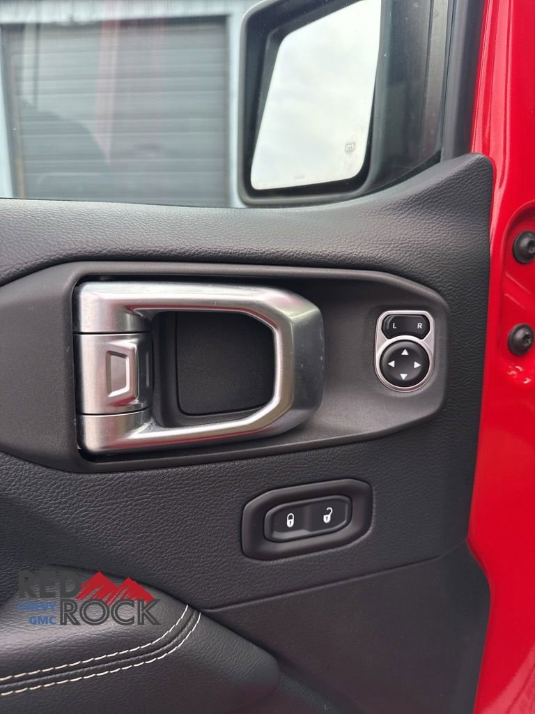 Used 2018 Jeep Wrangler Unlimited Sahara AWD/4WD image 13