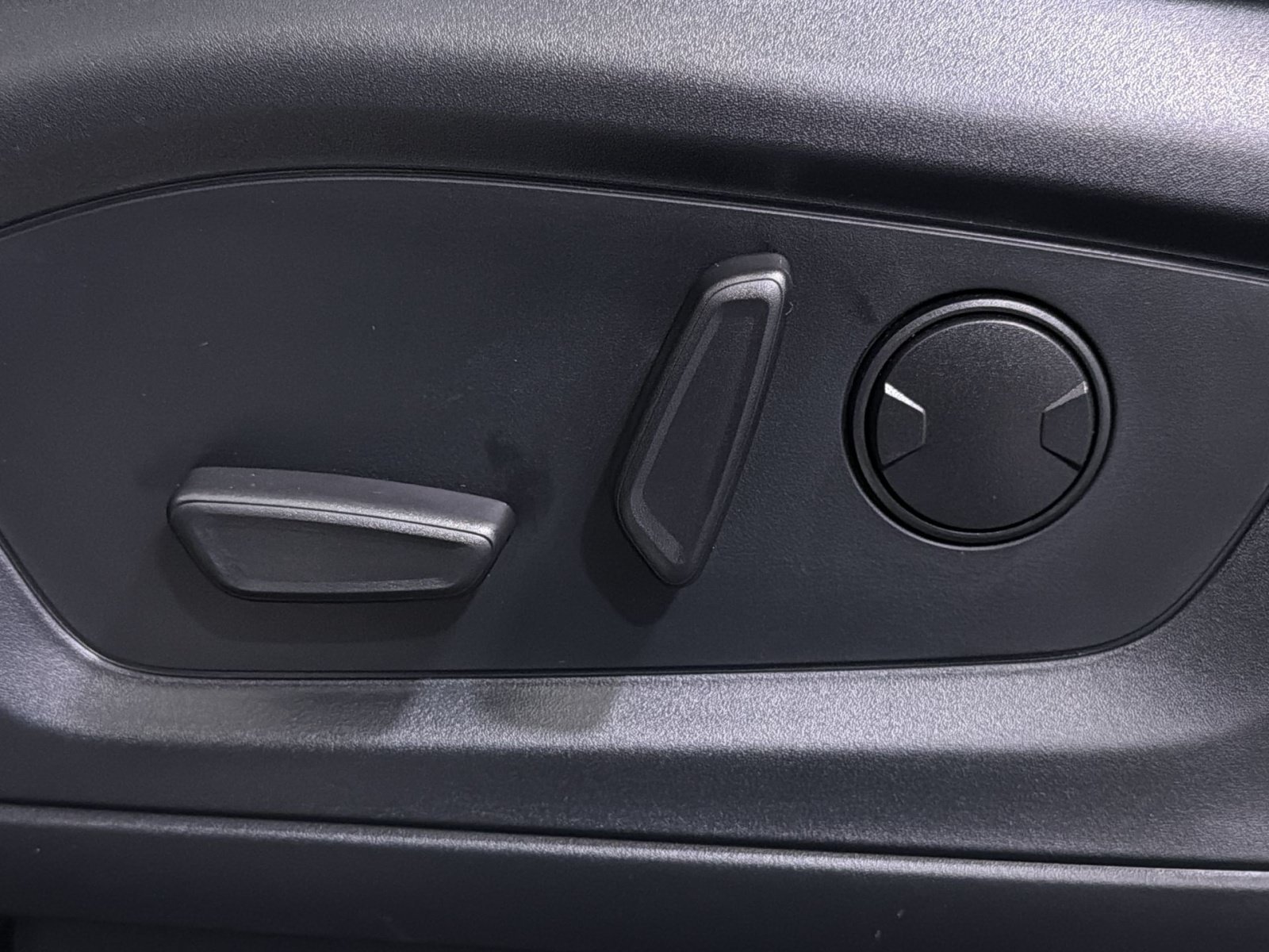 Used 2025 Ford Explorer Active RWD image 27