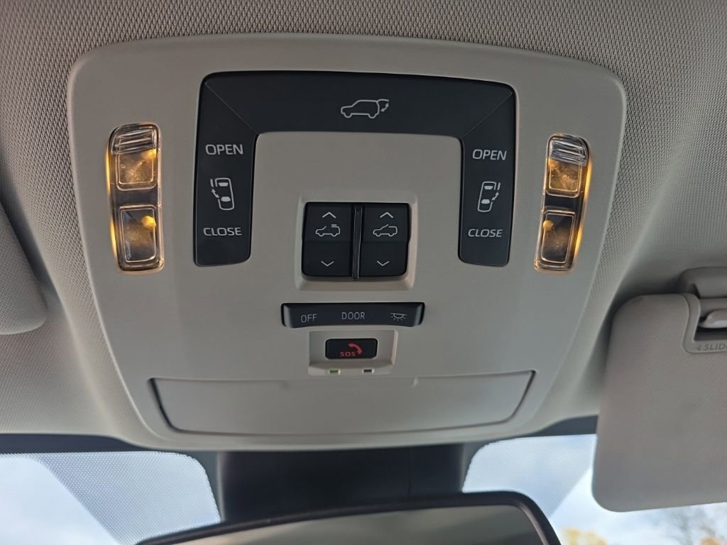 Used 2024 Toyota Sienna XLE image 34