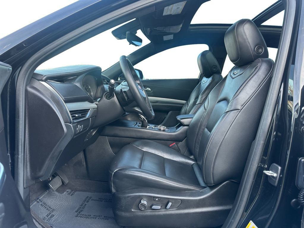 Used 2022 Cadillac XT4 Premium Luxury w/ Enhanced Visibility Package image 10