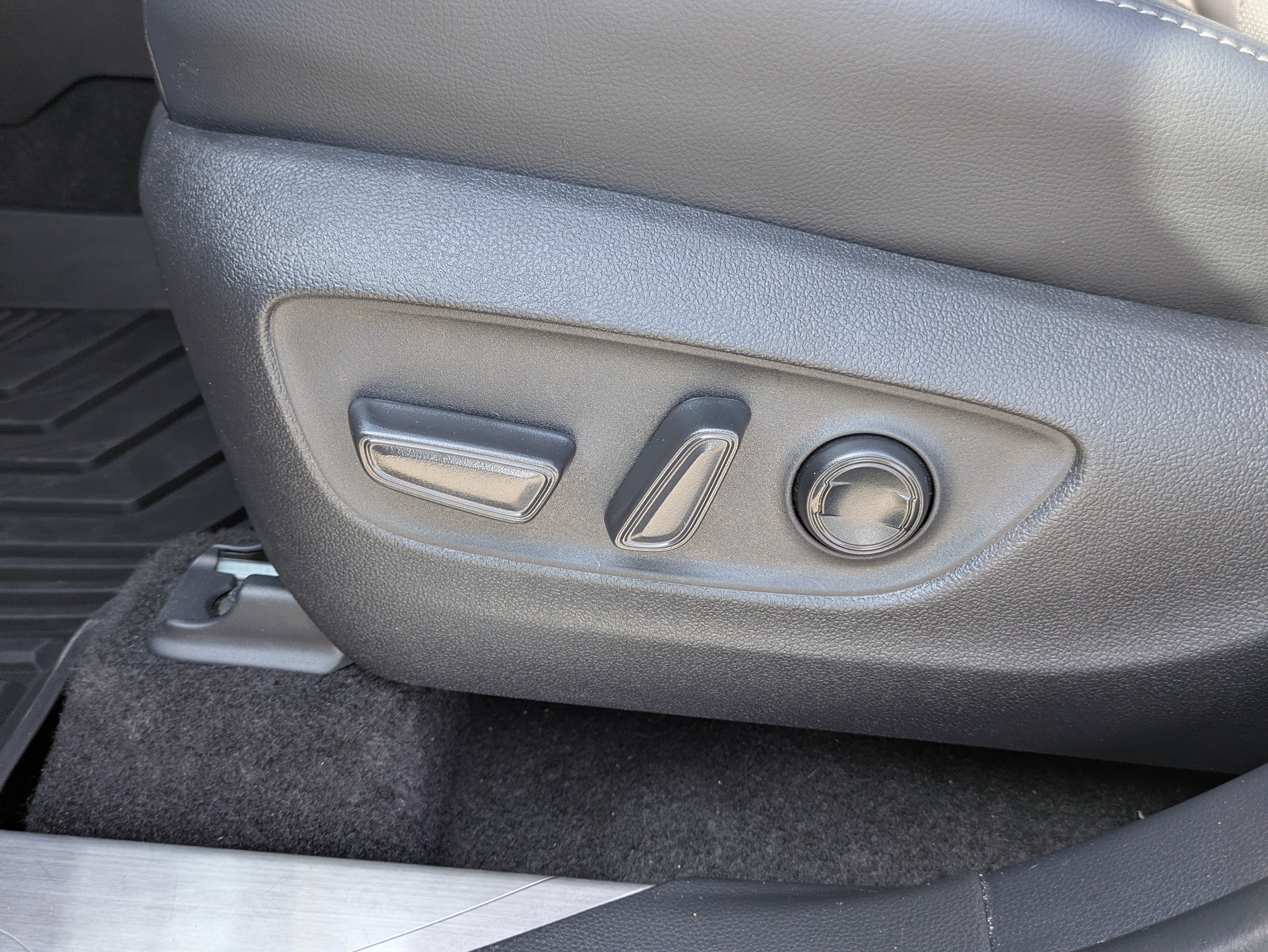 Certified 2026 Toyota Highlander Platinum AWD/4WD image 11