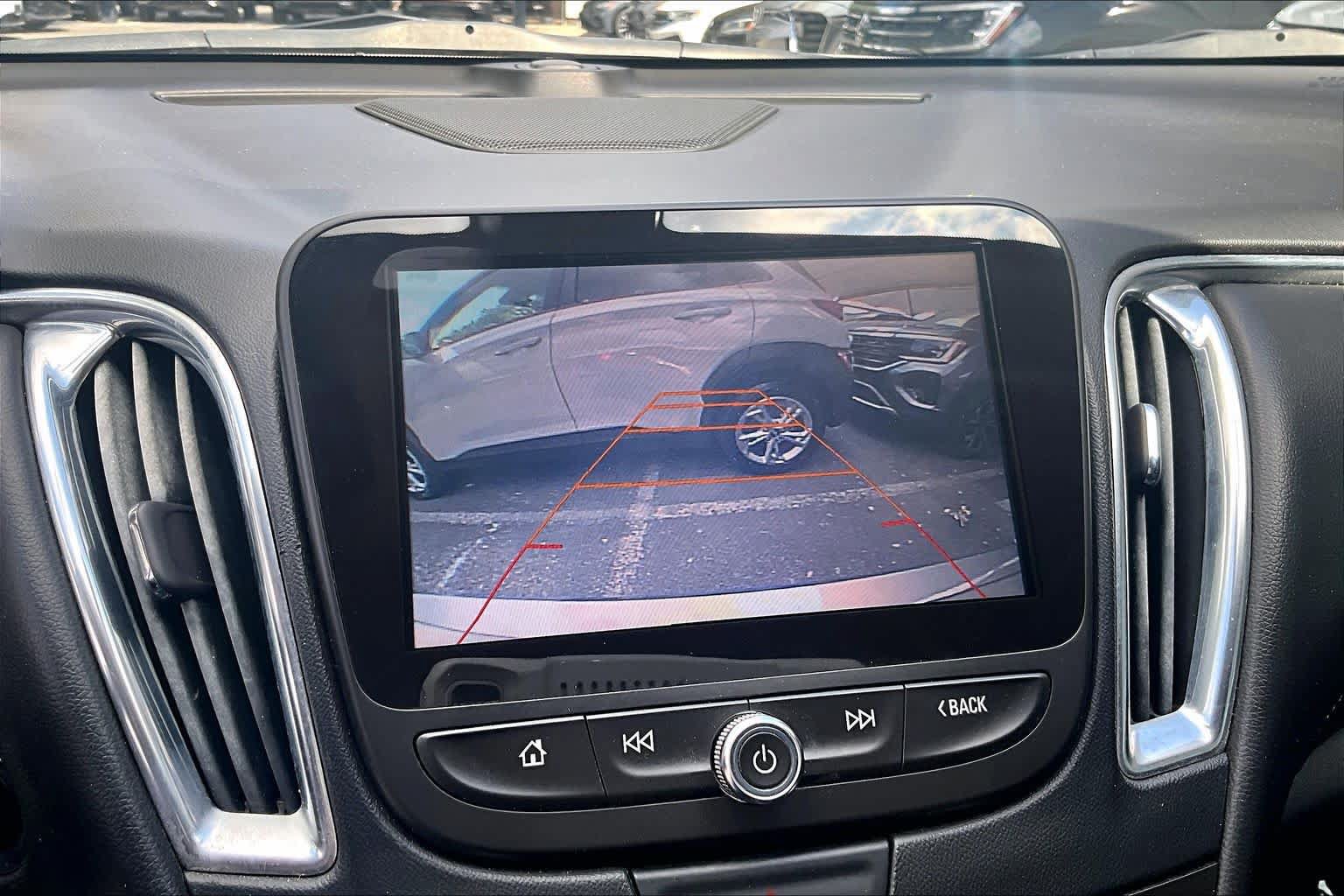 Used 2017 Chevrolet Malibu LT w/ Leather Package FWD image 27