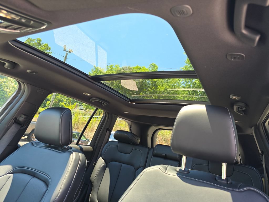 New 2026 Jeep Grand Cherokee Limited AWD/4WD image 12