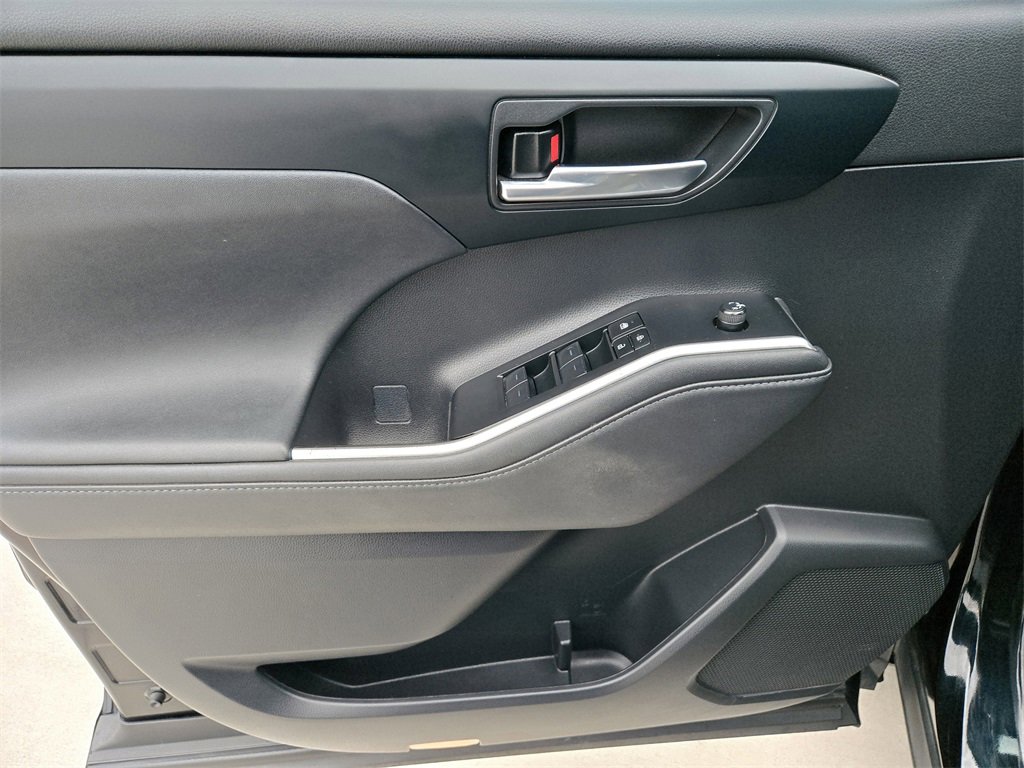 Used 2023 Toyota Highlander XSE image 35