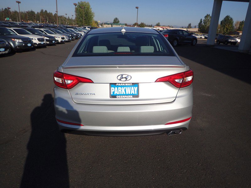 Used 2015 Hyundai Sonata SE FWD image 4