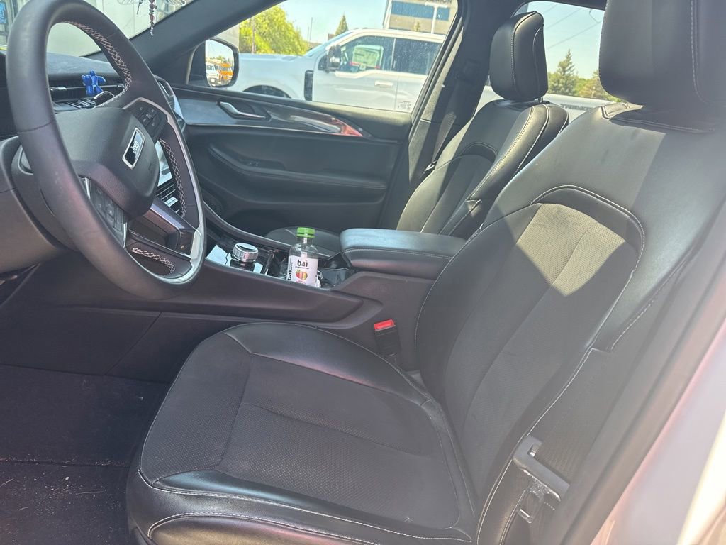 Used 2023 Jeep Grand Cherokee Altitude AWD/4WD image 4