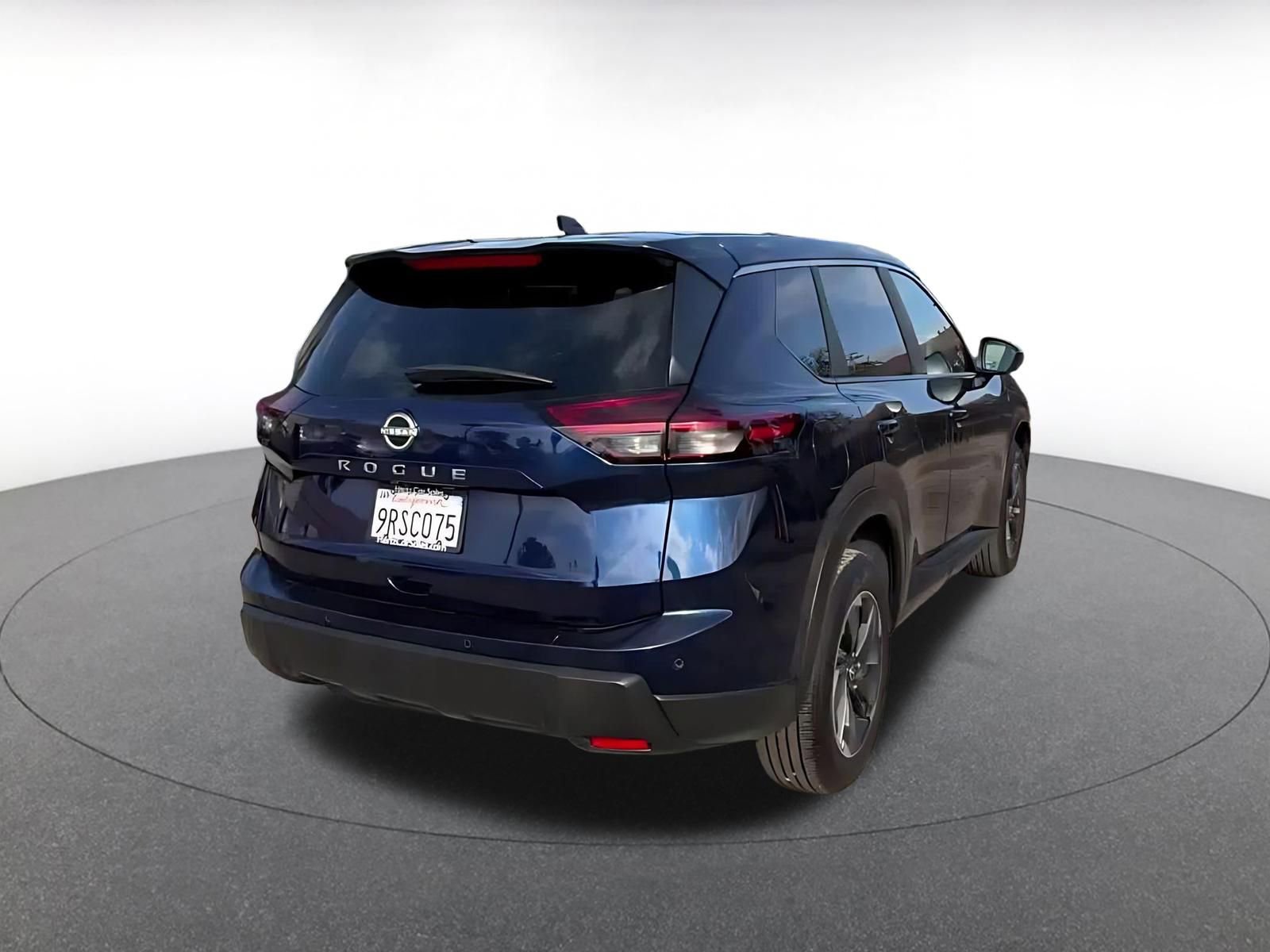 Used 2025 Nissan Rogue SV FWD image 14