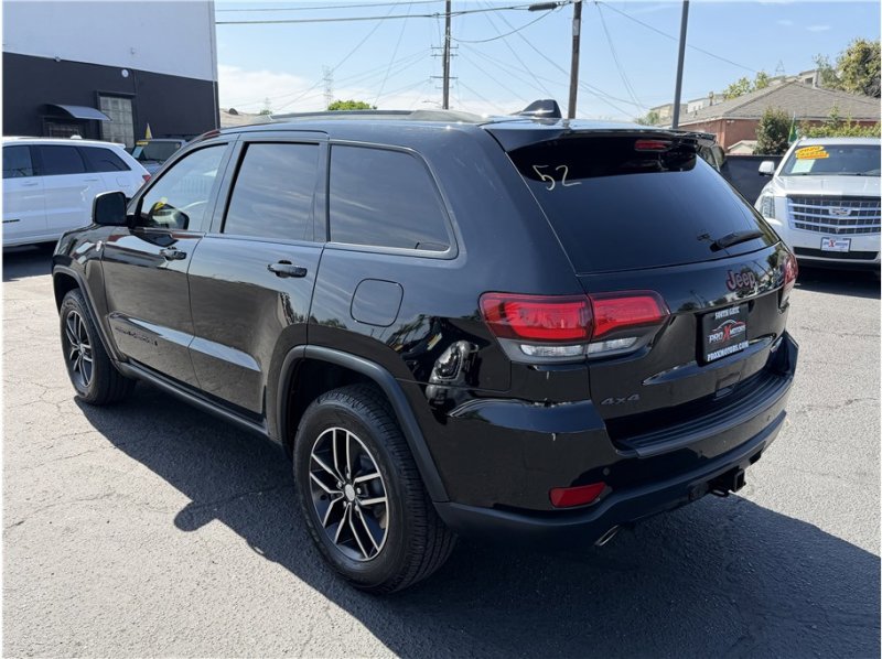 Used 2018 Jeep Grand Cherokee Trailhawk w/ Trailhawk Luxury Group image 4