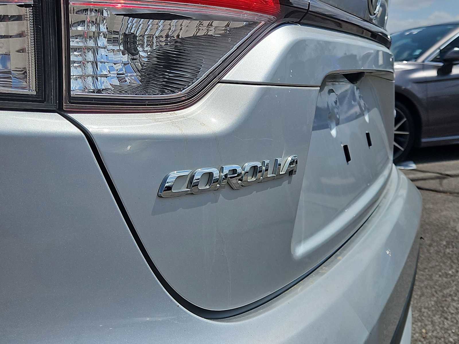 Used 2021 Toyota Corolla LE w/ LE Convenience Package image 12