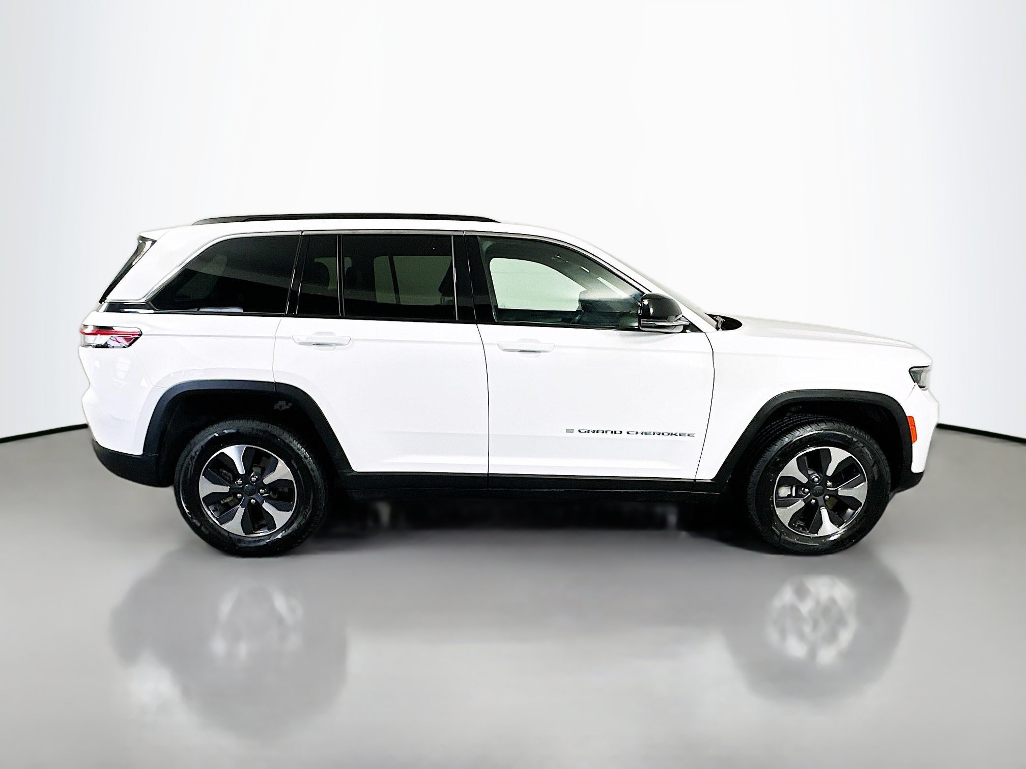 Used 2024 Jeep Grand Cherokee Limited 4xe AWD/4WD image 3